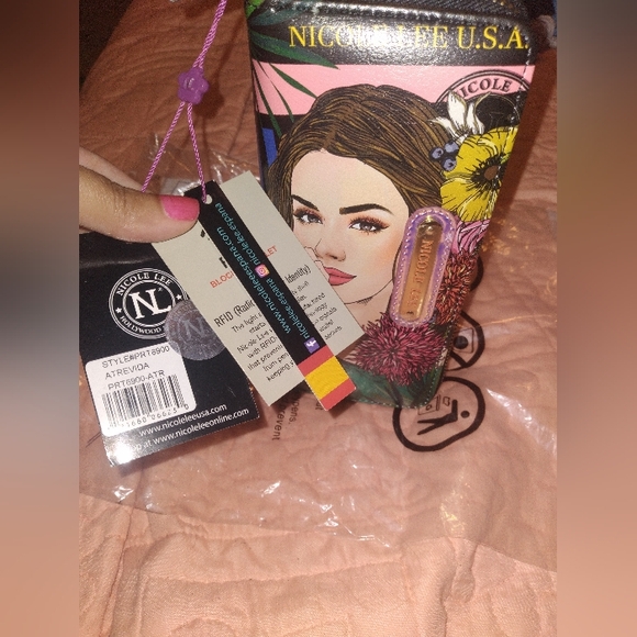 Beautiful NL wallet 😍🎀 - Picture 9 of 9